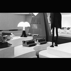 PIPISTRELLO . BLACK  . OLIVETTI PARIS 1965