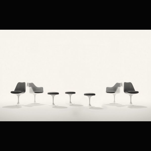 SAARINEN DINING CHAIRS . KNOLL