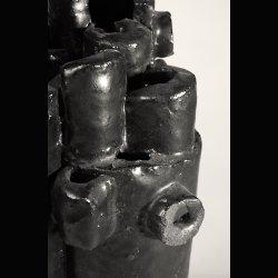 KERAMIK OBJEKT/VASE . SOLD 