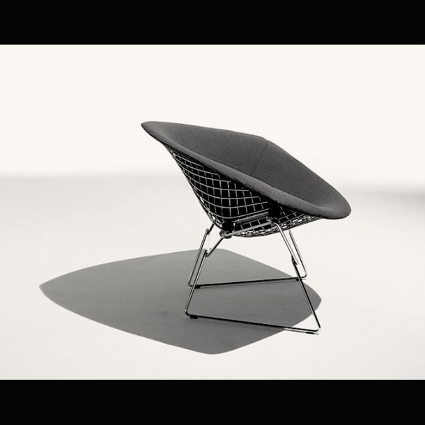 BERTOIA LOUNGE DIAMOND CHAIR . MODEL . KNOLL
