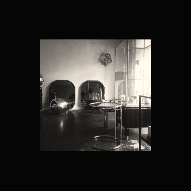 ADJUSTABLE TABLE SIDEBORD E 1027 EILEEN GRAY