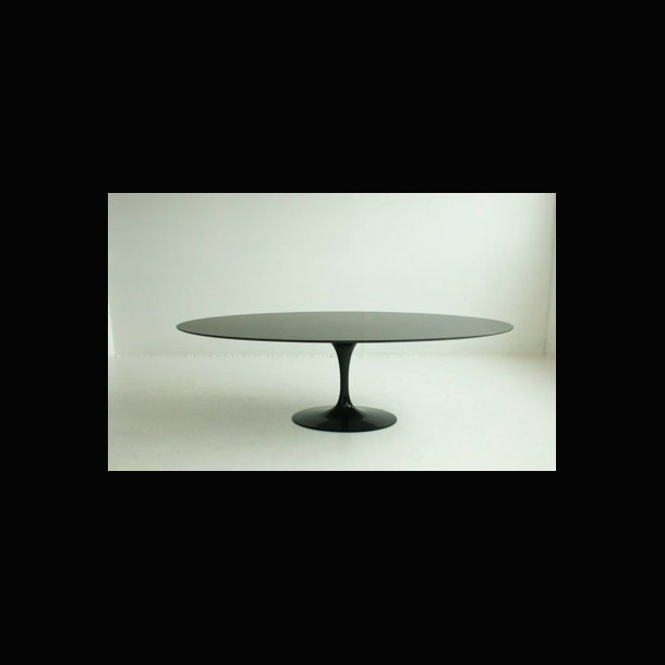 SAARINEN BLACK MARBLE DINING TABLE .  KNOLL