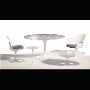 EERO SAARINEN . DINING TABLE .  KNOLL 1957
