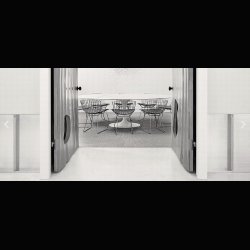 SAARINEN TULIP TABLE .  KNOLL 