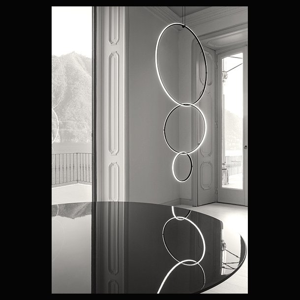 ARRANGEMENTS . MICHAEL  ANASTASSIADES . FLOS 