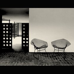 BERTOIA DIAMOND CHAIR . OUTDOOR FURNITURE .  KNOLL