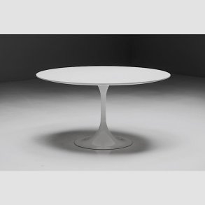 SAARINEN TABLE . TULIP PEDESTAL DINING TABLE . KNOLL 