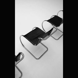 MR CHAIR LEATHER . MIES VAN DER ROHE . BY KNOLL 