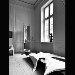 MONOGRAMME MIRROR CONSOLE 