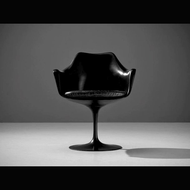 BLACK TULIP CHAIR . KNOLL 