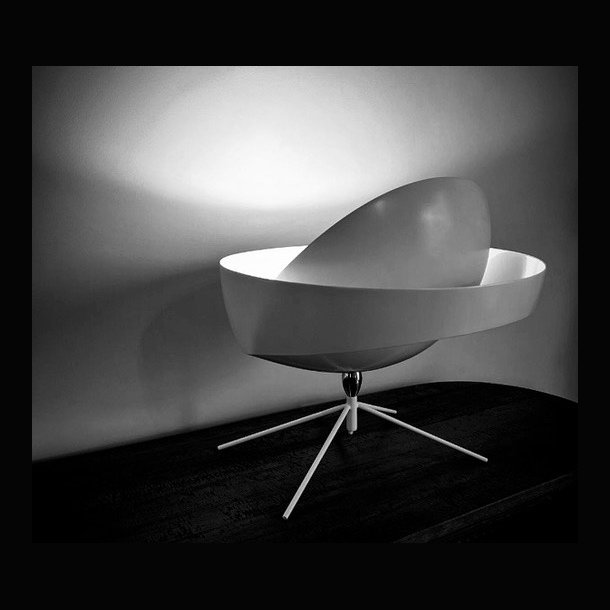 WHITE SATURN TABLE LAMP . SERGE MOUILLE . MADE IN FRANCE 