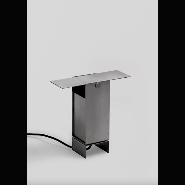 STEEL TABLE LAMP . PIVOTING 