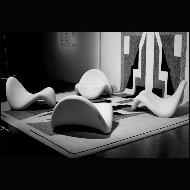 TONGUE CHAIR . BY PIERRE PAULIN  .  