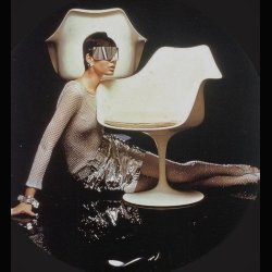 SAARINEN TULIP ARM CHAIR . BY KNOLL 