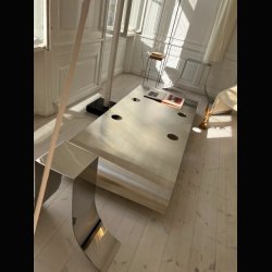 STEEL DAYBED . BRUSHED STEEL .