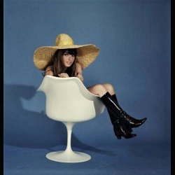 SAARINEN TULIP CHAIR . KNOLL