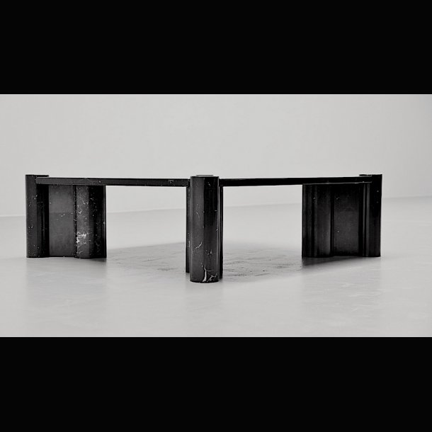 JUMBO TABLE . GAE AULENTI 1965 . KNOLL 