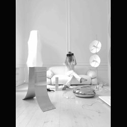 LOOP POLISHED STEEL LIGHT OBJECT .