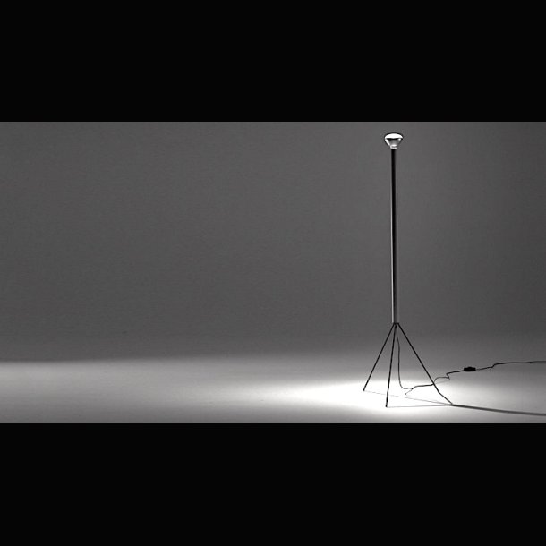 LUMINATOR  FLOOR LAMP IN WHITE . CASTIGLIONI . FLOS 