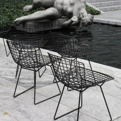 BERTOIA DIAMOND CHAIR . OUTDOOR FURNITURE .  KNOLL