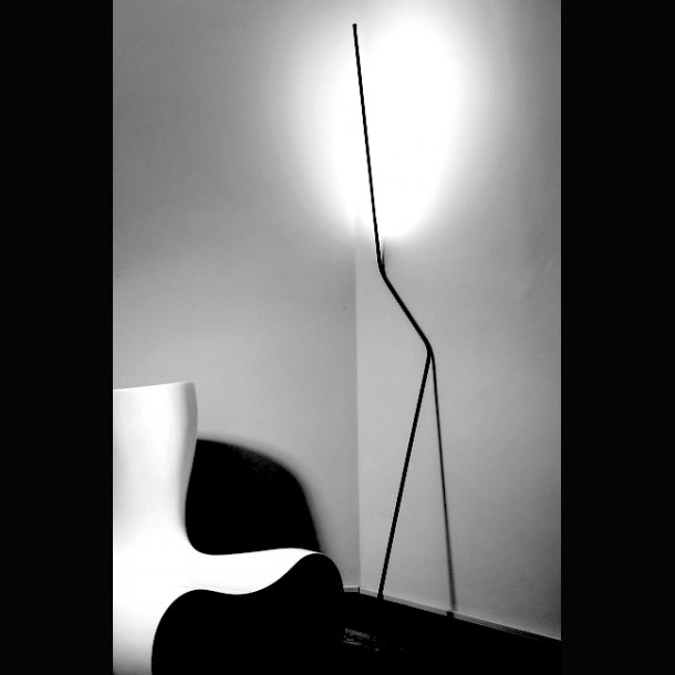 NEO STANDING LAMP .  