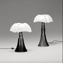 PIPISTRELLO MINI LAMP  . GAE AULENTI 1965