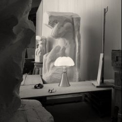 PIPISTRELLO LAMP WHITE  . GAE AULENTI 1965 . MARTINELLI LUCE 