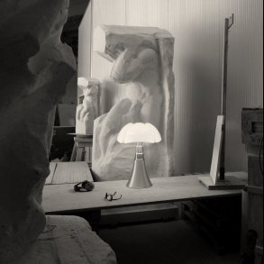 PIPISTRELLO LAMP WHITE  . GAE AULENTI 1965 . MARTINELLI LUCE 