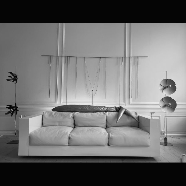 SARATOGA 3-SEATER SOFA . WHITE LACQUERED . IN WHITE  LEATHER  