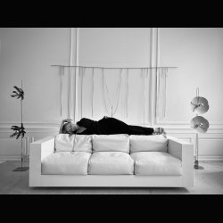 SARATOGA 3-SEATER SOFA . WHITE LACQUERED . IN WHITE  LEATHER  