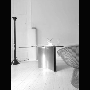 STEEL DINING TABLE . DO YOU PREFER A ROUND OR A SQUARE TABLE  .. > 